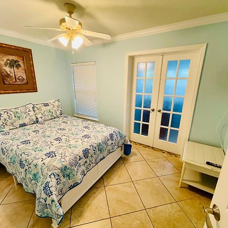 Gulf Coast Gem Private Condo - 2Bed, 1Bath, Sleeps 6, Across The Street From Beach & Gulf, Game Room, Pool Clearwater Beach Ngoại thất bức ảnh