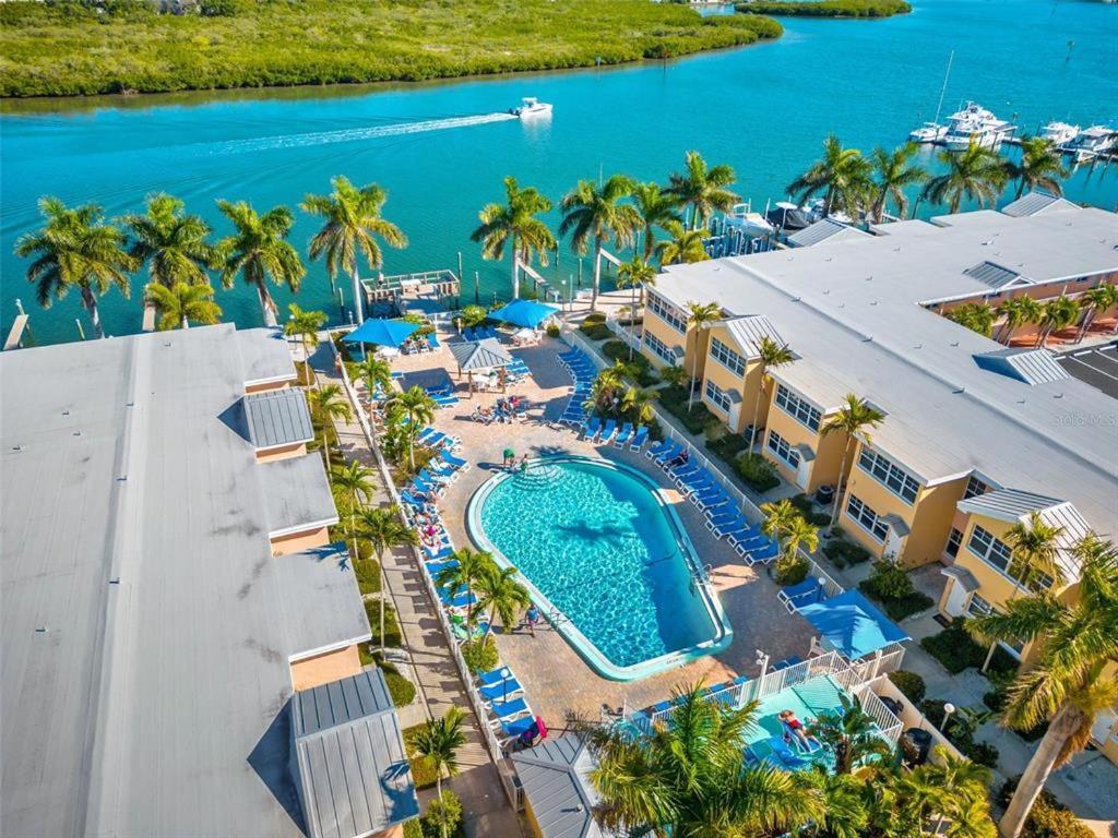 Gulf Coast Gem Private Condo - 2Bed, 1Bath, Sleeps 6, Across The Street From Beach & Gulf, Game Room, Pool Clearwater Beach Ngoại thất bức ảnh