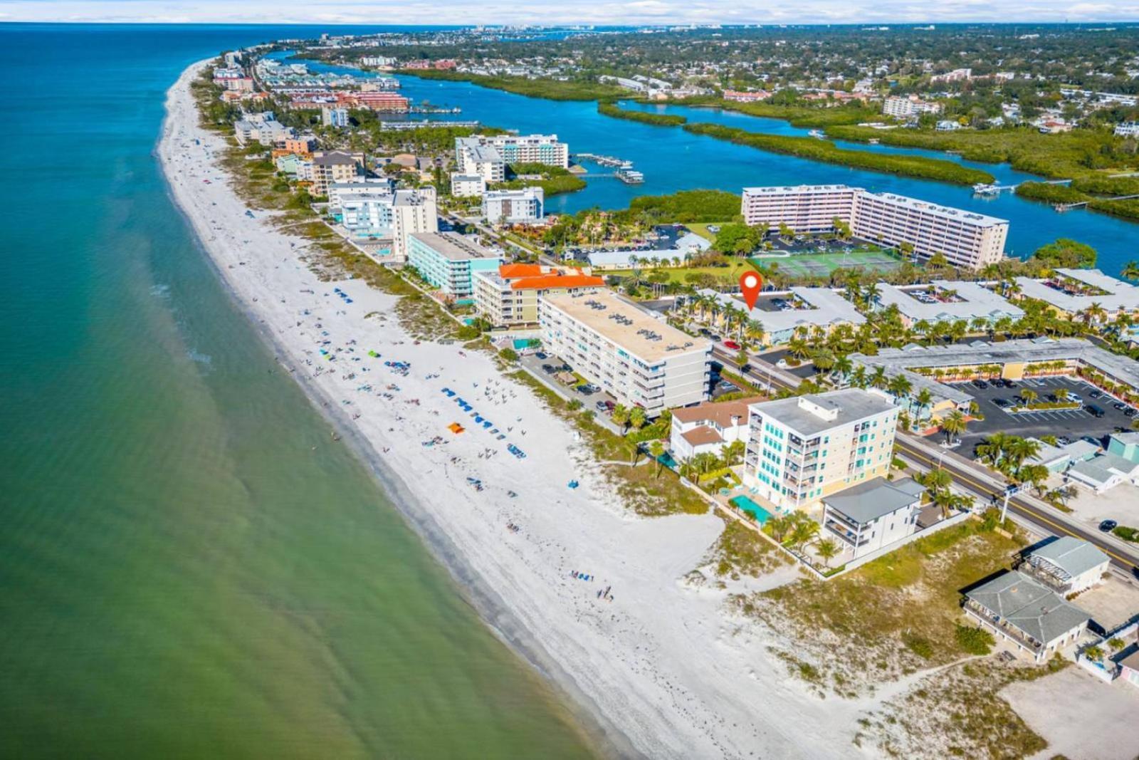 Gulf Coast Gem Private Condo - 2Bed, 1Bath, Sleeps 6, Across The Street From Beach & Gulf, Game Room, Pool Clearwater Beach Ngoại thất bức ảnh